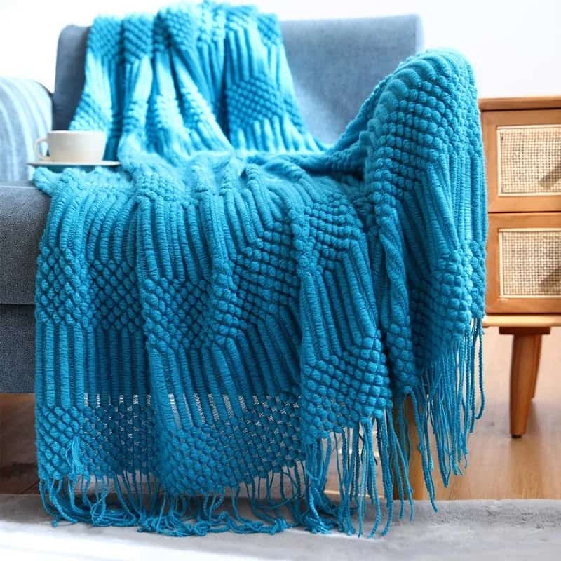 WARM KNITTED BLANKETS